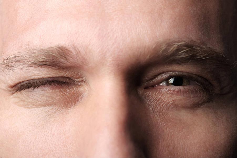 Mắt trái giật là điềm gì? Có sao không? Giải mã hiện tượng mắt trái giật ở nam và nữ