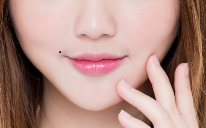 Nốt ruồi trên miệng phụ nữ có ý nghĩa gì, hóa ra chúng tiết lộ rất nhiều điều về tính cách lẫn số mệnh